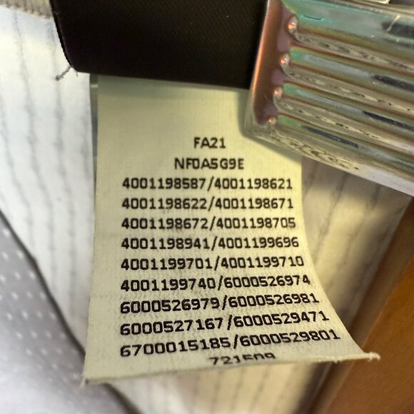 The North Face Men’s XL Summit Series Pro 120 Thermal Crew – Light Gray - Picture 9 of 12